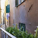 Wood And Stone Apartment In The Historical Center