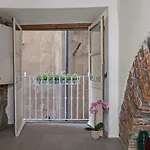 Wood And Stone Apartment In The Historical Center