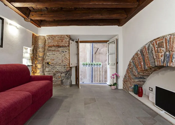 Wood And Stone Apartment In The Historical Center