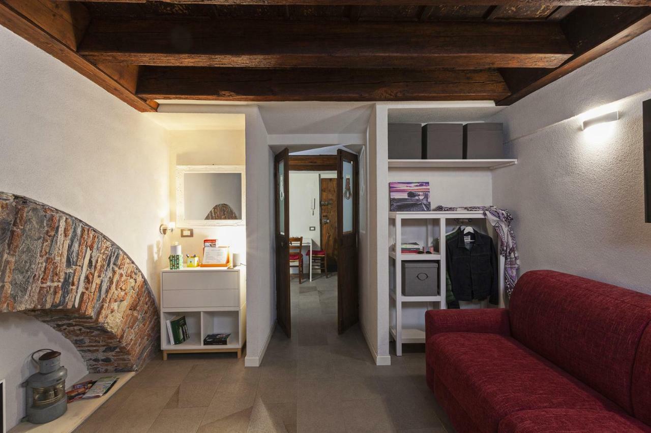 Wood And Stone In The Historical Center Apartment *