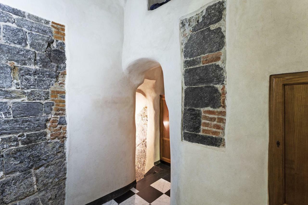 Wood And Stone In The Historical Center Appartement Genua