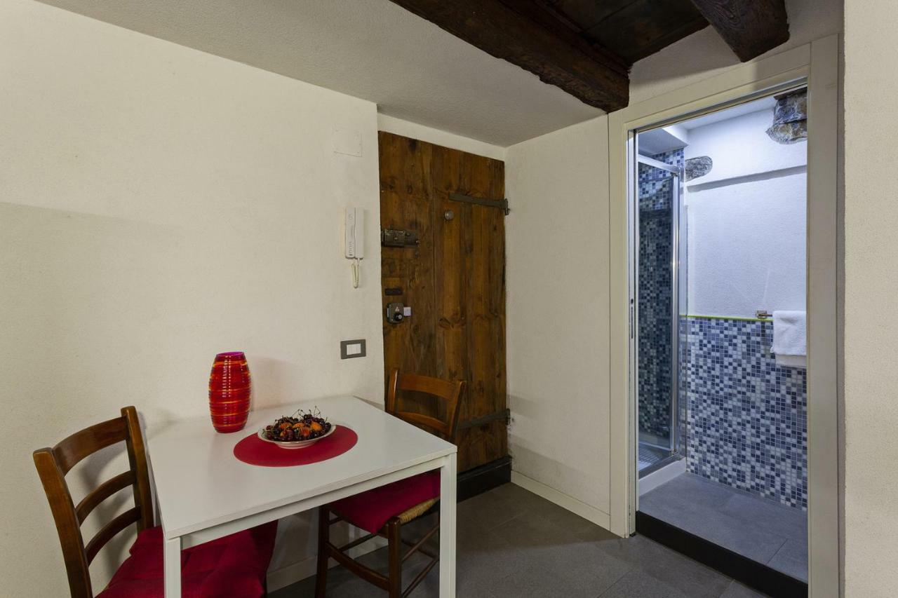 Wood And Stone In The Historical Center Appartement *